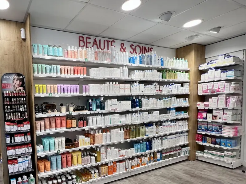 Le mur « Beauté & Soins » et ses étagères de soins